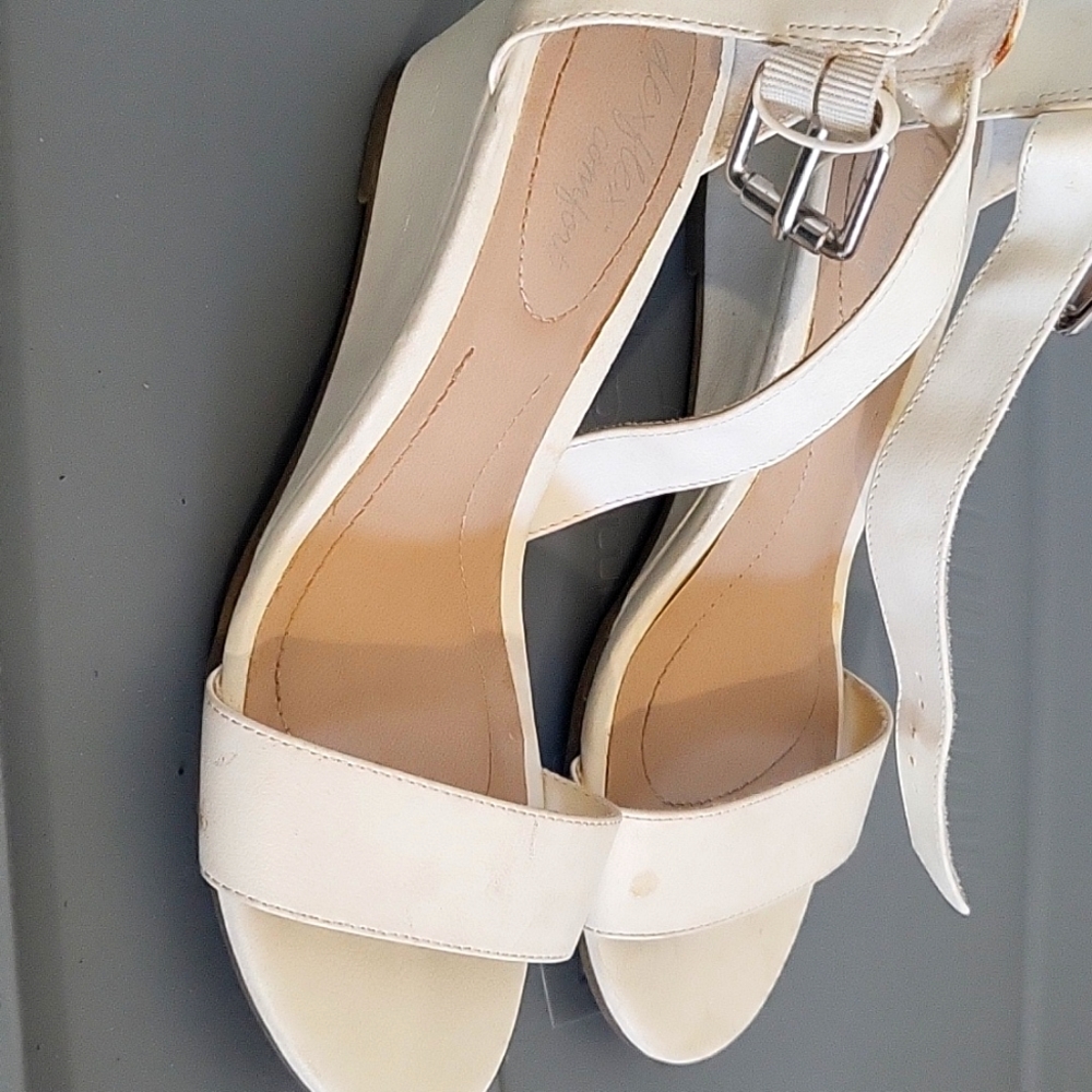 Heel shoes